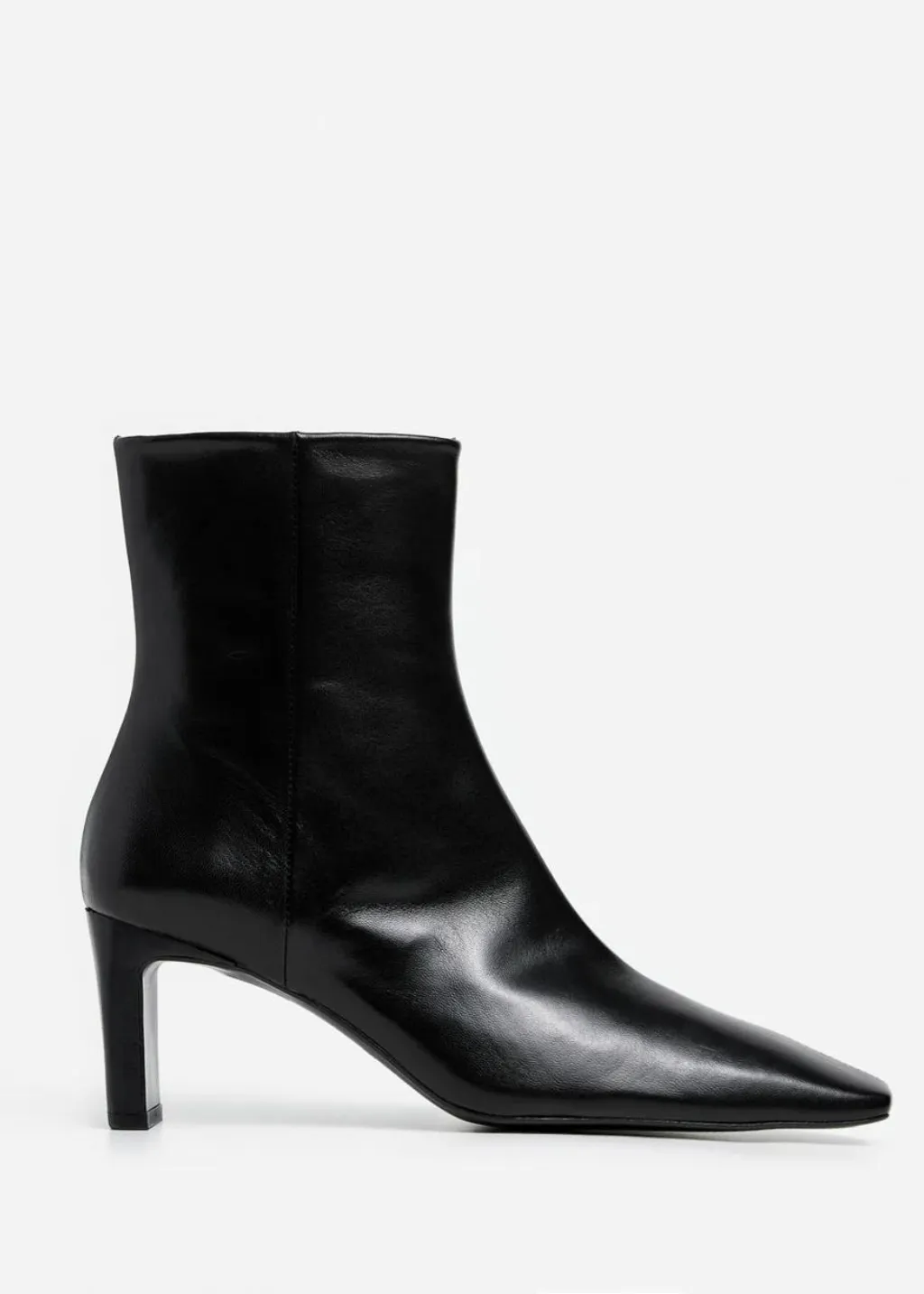 Flattered Moa Boot in Black