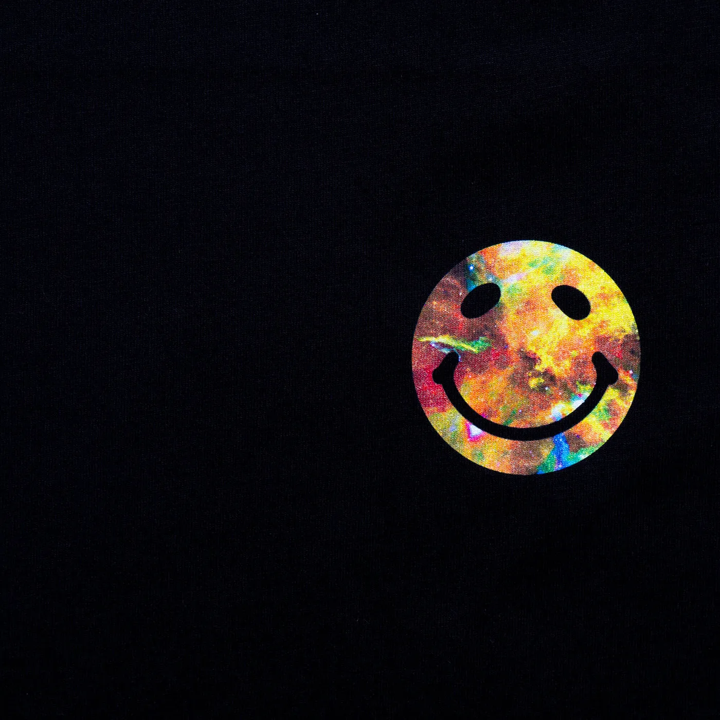 Spaced Side Smiley - Tshirt - Black