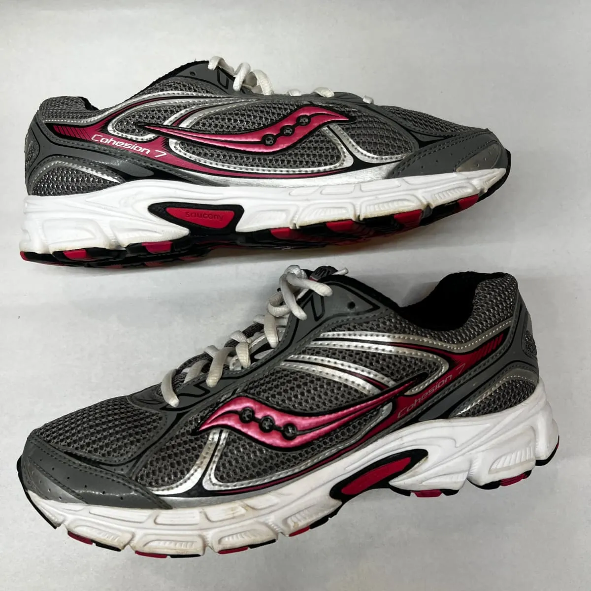 Women's Saucony Cohesion 7 Running Shoe Grey/Silver/Pink Size 8.5 Wide - Preowned